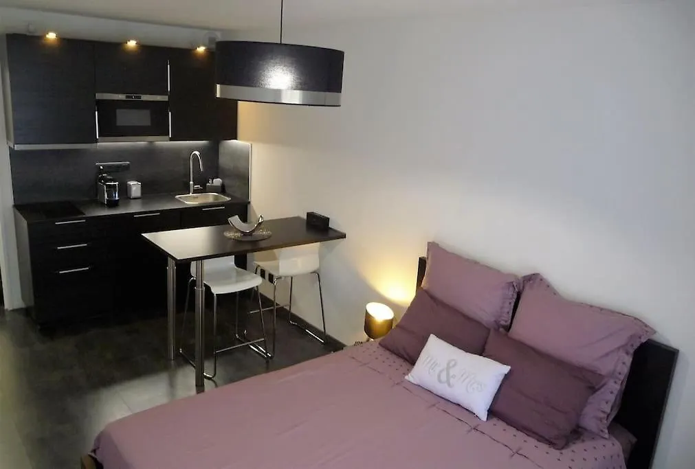 Studio Mr&Mrs Aix-en-Provence 0*,  France